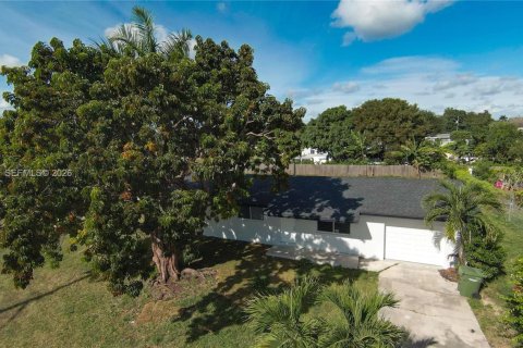 Купить виллу или дом в Хомстед, Флорида 4 спальни, 150.5м2, № 2005809 - фото 2