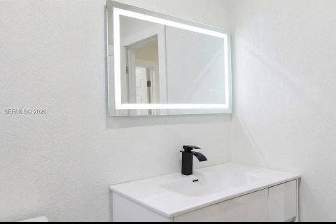 Купить виллу или дом в Хомстед, Флорида 4 спальни, 150.5м2, № 2005809 - фото 7