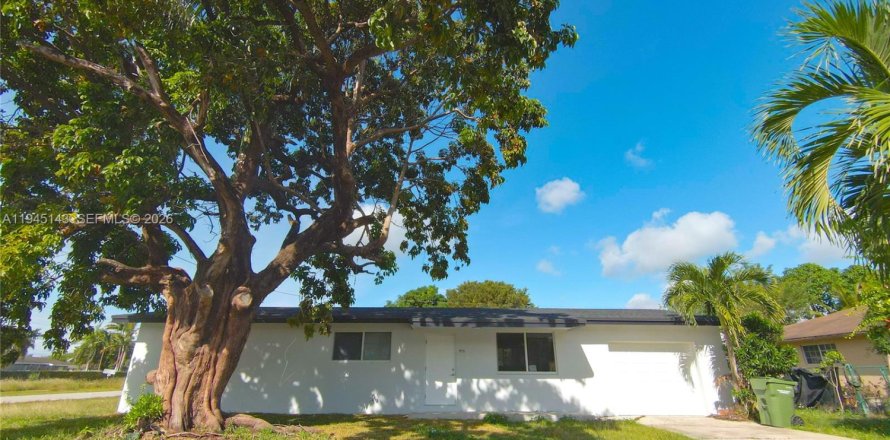 Дом в Хомстед, Флорида 4 спальни, 150.5м2 № 2005809