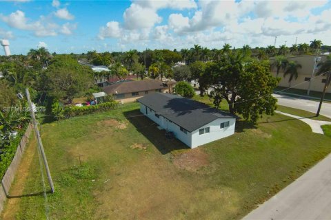 Купить виллу или дом в Хомстед, Флорида 4 спальни, 150.5м2, № 2005809 - фото 25