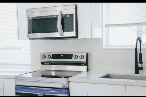 Купить виллу или дом в Хомстед, Флорида 4 спальни, 150.5м2, № 2005809 - фото 3