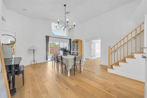 House in Orlando, Florida 5 bedrooms, 219.34 sq.m. № 1821433 - photo 6