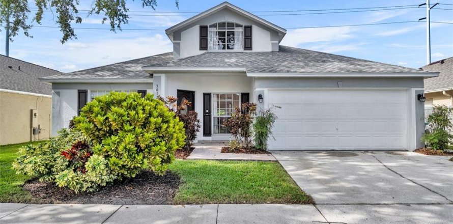House in Orlando, Florida 5 bedrooms, 219.34 sq.m. № 1821433