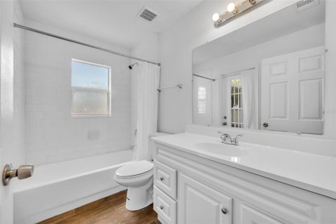 House in Orlando, Florida 5 bedrooms, 219.34 sq.m. № 1821433 - photo 22