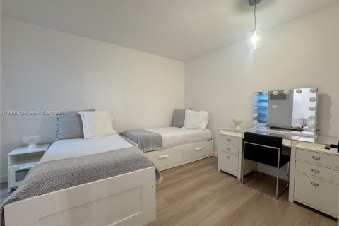 Condo in Key Biscayne, Florida, 3 bedrooms  № 2169343 - photo 19