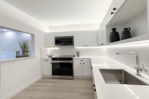 Condo in Key Biscayne, Florida, 3 bedrooms  № 2169343 - photo 6