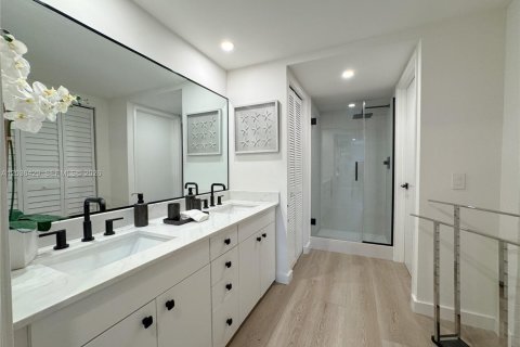 Condo in Key Biscayne, Florida, 3 bedrooms  № 2169343 - photo 9