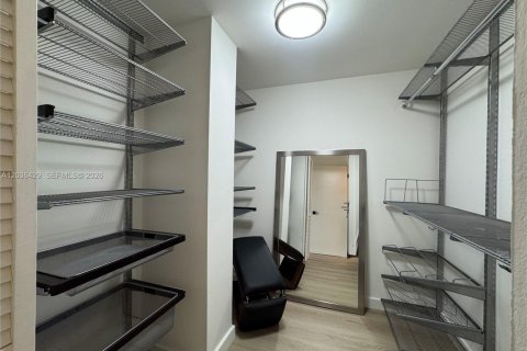 Condo in Key Biscayne, Florida, 3 bedrooms  № 2169343 - photo 17