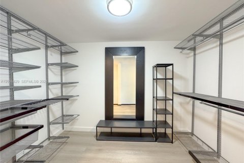 Condo in Key Biscayne, Florida, 3 bedrooms  № 2169343 - photo 11