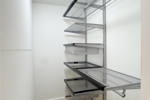 Condo in Key Biscayne, Florida, 3 bedrooms  № 2169343 - photo 22