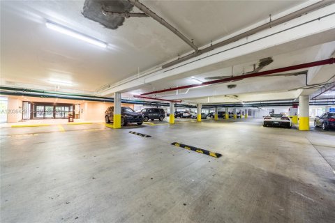 Condo in Key Biscayne, Florida, 3 bedrooms  № 2169343 - photo 29
