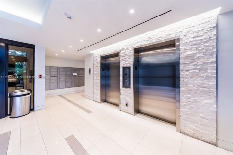 Condo in Key Biscayne, Florida, 3 bedrooms  № 2169343 - photo 27