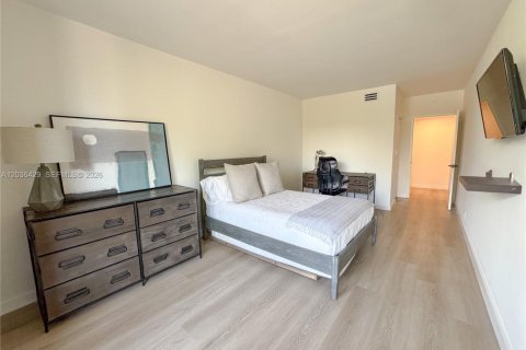 Condo in Key Biscayne, Florida, 3 bedrooms  № 2169343 - photo 13