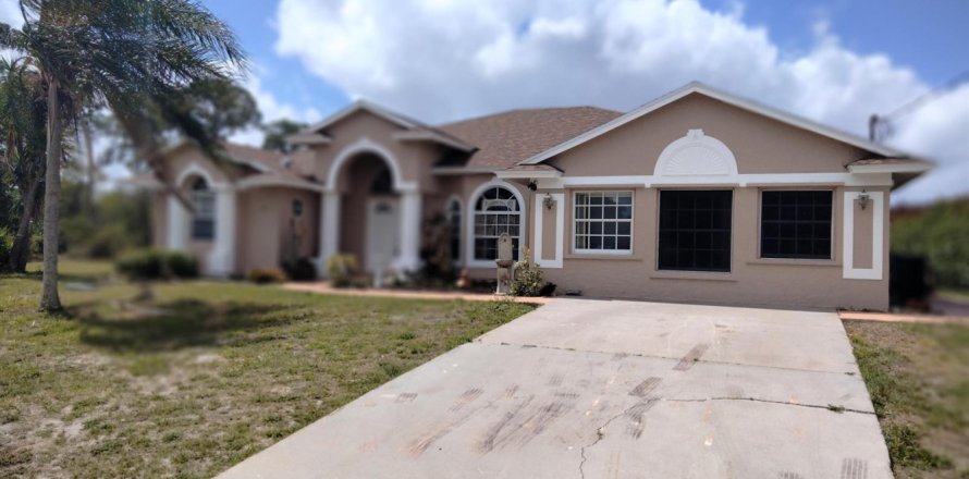 Casa en Port St. Lucie, Florida 5 dormitorios, 247.58 m2 № 2147068