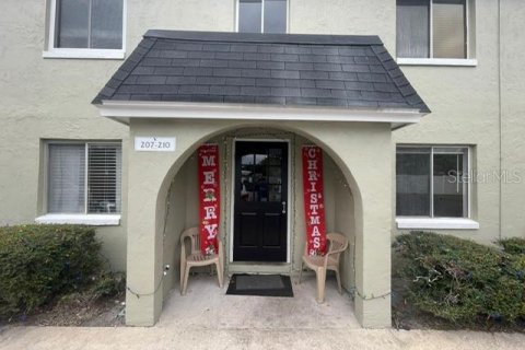 Condo in Orlando, Florida, 2 bedrooms  № 1917700 - photo 1