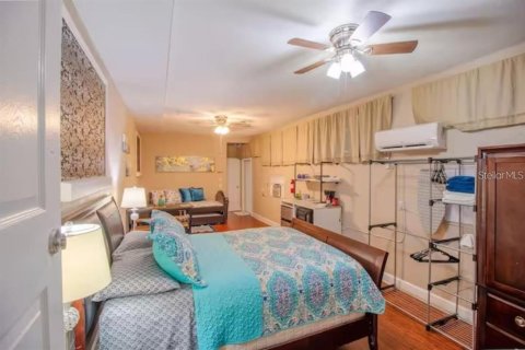 House in Orlando, Florida 7 bedrooms, 275.36 sq.m. № 2095550 - photo 24