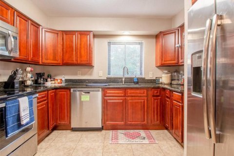 House in Orlando, Florida 7 bedrooms, 275.36 sq.m. № 2095550 - photo 9