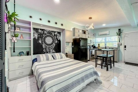 House in Orlando, Florida 7 bedrooms, 275.36 sq.m. № 2095550 - photo 26
