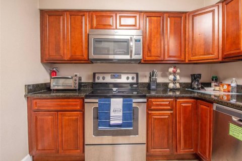 House in Orlando, Florida 7 bedrooms, 275.36 sq.m. № 2095550 - photo 8
