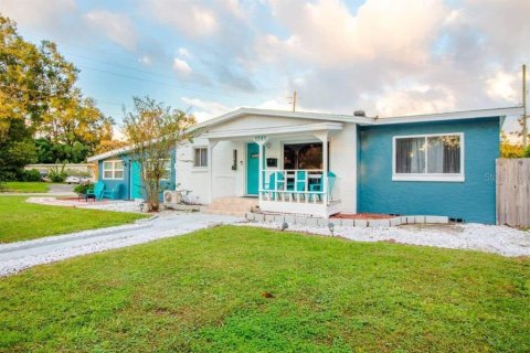 Casa en Orlando, Florida 7 dormitorios, 275.36 m2 № 2095550
