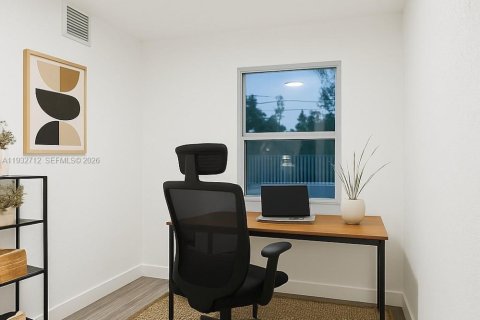 Casa en venta en Opa-locka, Florida, 4 dormitorios, 134.52 m2 № 2001494 - foto 6