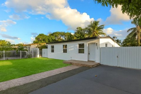 Casa en Opa-locka, Florida 4 dormitorios, 134.52 m2 № 2001494