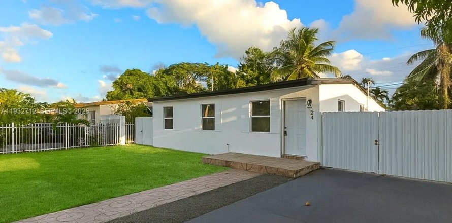 Casa en Opa-locka, Florida 4 dormitorios, 134.52 m2 № 2001494