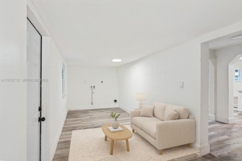 Casa en venta en Opa-locka, Florida, 4 dormitorios, 134.52 m2 № 2001494 - foto 14