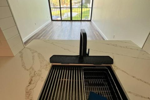 Condo in Tampa, Florida, 2 bedrooms  № 1678290 - photo 4