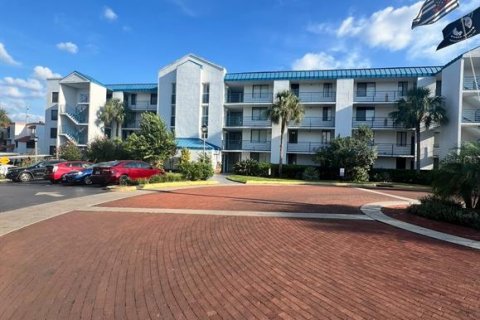 Condo in Tampa, Florida, 2 bedrooms  № 1678290 - photo 1