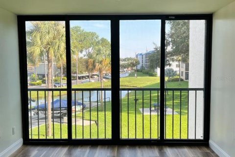 Condo in Tampa, Florida, 2 bedrooms  № 1678290 - photo 2