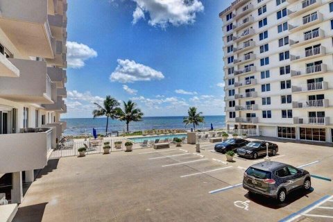 Condominio en alquiler en Highland Beach, Florida, 2 dormitorios, 97.55 m2 № 1224440 - foto 1