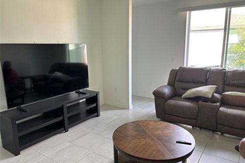 House in Winter Haven, Florida 3 bedrooms, 136.01 sq.m. № 2275437 - photo 5