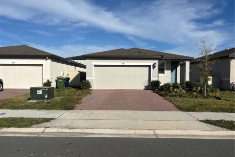House in Winter Haven, Florida 3 bedrooms, 136.01 sq.m. № 2275437