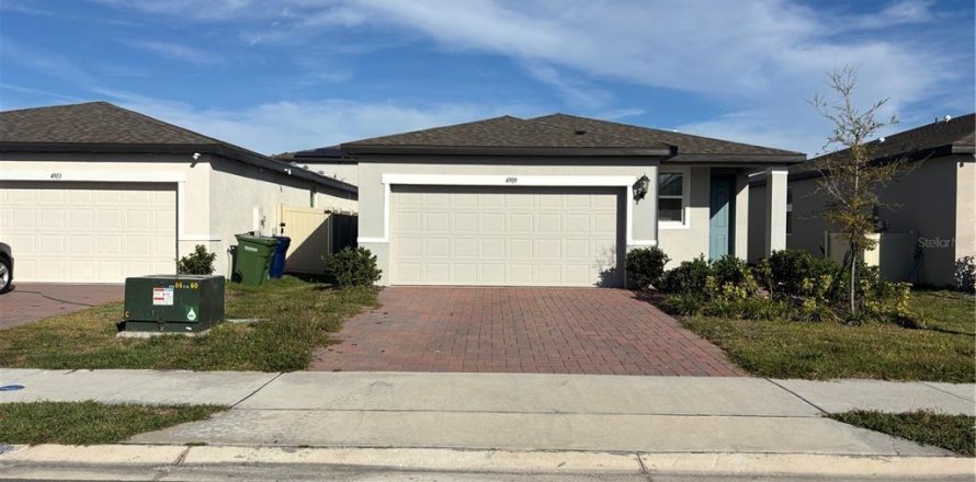 House in Winter Haven, Florida 3 bedrooms, 136.01 sq.m. № 2275437
