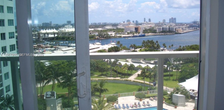 Студия в кондо в Майами, Флорида № 2025087