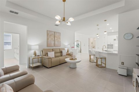 House in Apopka, Florida 4 bedrooms, 221.76 sq.m. № 2396390 - photo 25