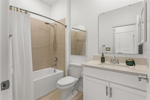 House in Apopka, Florida 4 bedrooms, 221.76 sq.m. № 2396390 - photo 8