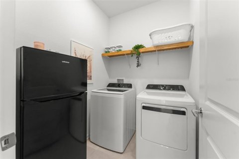 House in Apopka, Florida 4 bedrooms, 221.76 sq.m. № 2396390 - photo 21