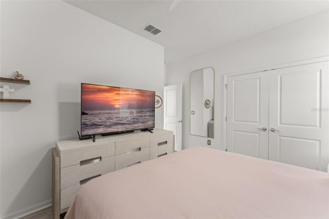 House in Apopka, Florida 4 bedrooms, 221.76 sq.m. № 2396390 - photo 29