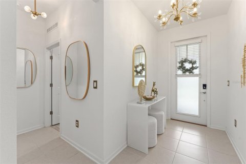 House in Apopka, Florida 4 bedrooms, 221.76 sq.m. № 2396390 - photo 4