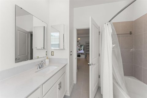 House in Apopka, Florida 4 bedrooms, 221.76 sq.m. № 2396390 - photo 27