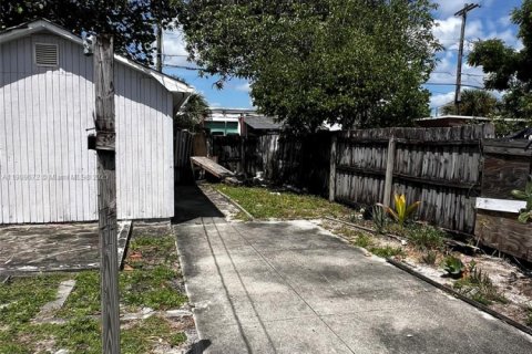 Снять в аренду виллу или дом в Лейк-Уорт, Флорида 3 спальни, 101.17м2, № 1965440 - фото 12