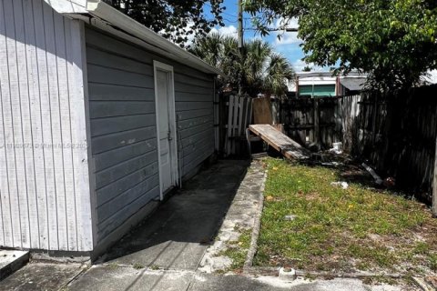 Снять в аренду виллу или дом в Лейк-Уорт, Флорида 3 спальни, 101.17м2, № 1965440 - фото 13