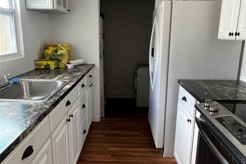 Снять в аренду виллу или дом в Лейк-Уорт, Флорида 3 спальни, 101.17м2, № 1965440 - фото 6