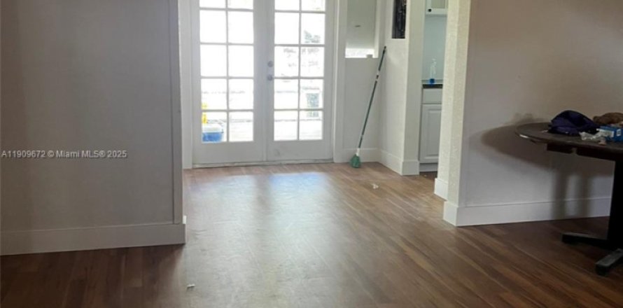 Дом в Лейк-Уорт, Флорида 3 спальни, 101.17м2 № 1965440