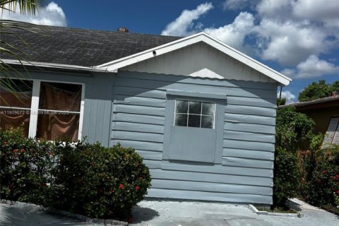 Снять в аренду виллу или дом в Лейк-Уорт, Флорида 3 спальни, 101.17м2, № 1965440 - фото 17