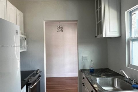 Снять в аренду виллу или дом в Лейк-Уорт, Флорида 3 спальни, 101.17м2, № 1965440 - фото 7