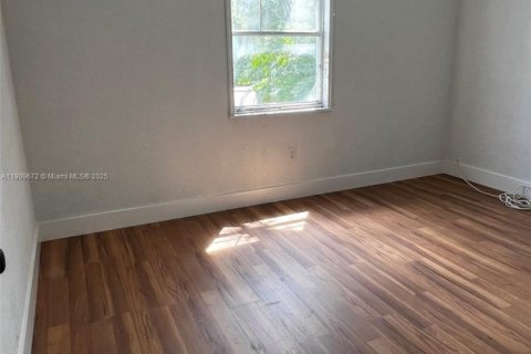 Снять в аренду виллу или дом в Лейк-Уорт, Флорида 3 спальни, 101.17м2, № 1965440 - фото 3