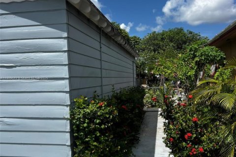 Снять в аренду виллу или дом в Лейк-Уорт, Флорида 3 спальни, 101.17м2, № 1965440 - фото 19